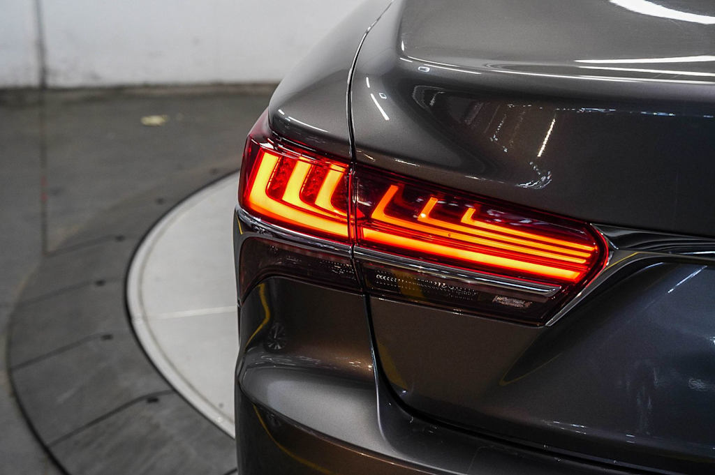 Thumbnail: 2020 Lexus LS - 23