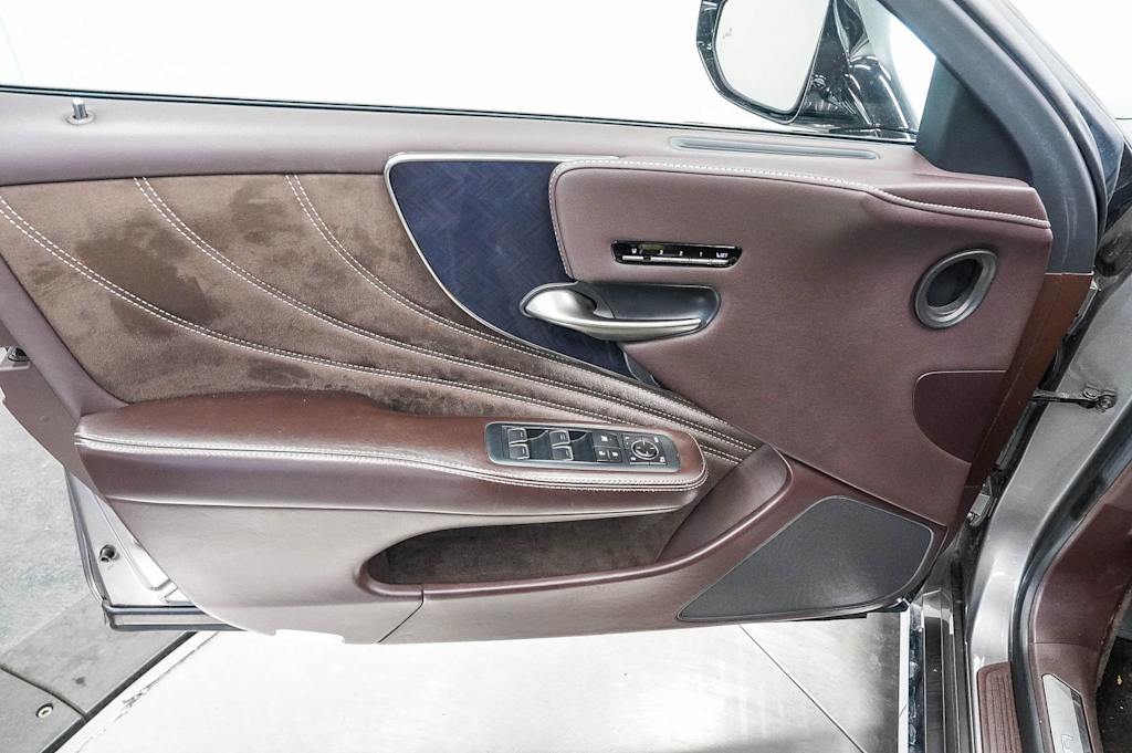 Thumbnail: 2020 Lexus LS - 26