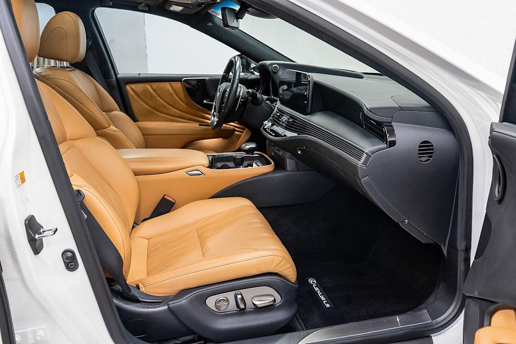 Thumbnail: 2022 Lexus LS - 10