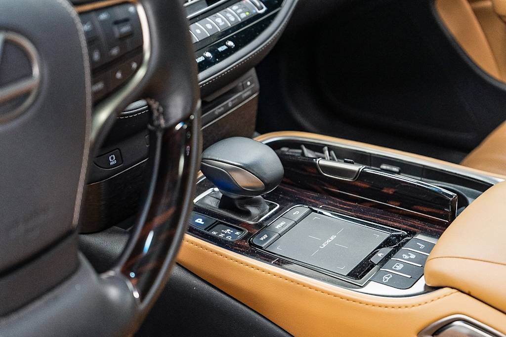 Thumbnail: 2022 Lexus LS - 15