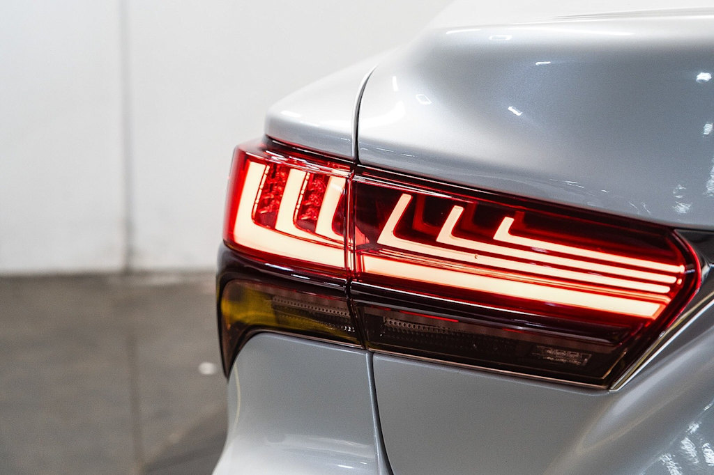 Thumbnail: 2022 Lexus LS - 22