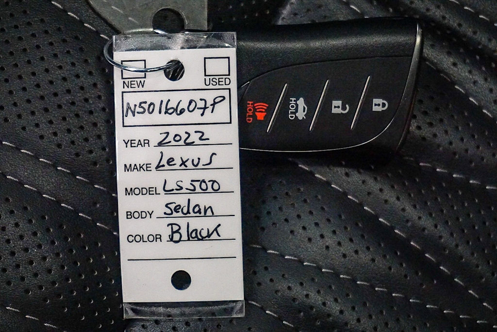 Thumbnail: 2022 Lexus LS - 30