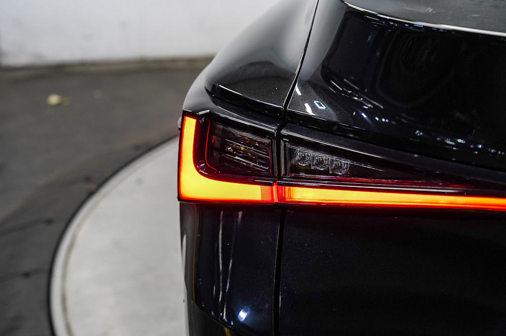 Thumbnail: 2024 Lexus ES - 23