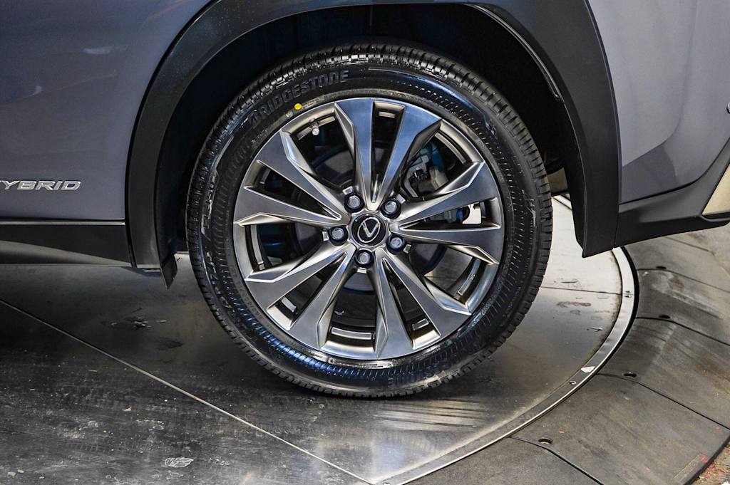 Thumbnail: 2021 Lexus UX - 22