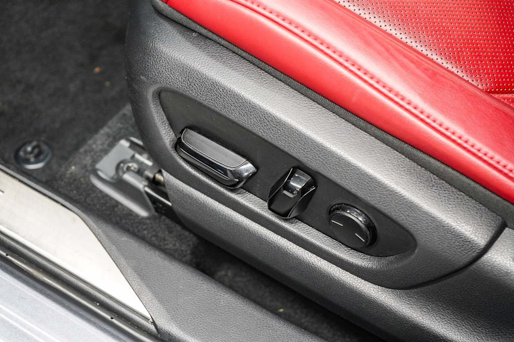 Thumbnail: 2021 Lexus UX - 26