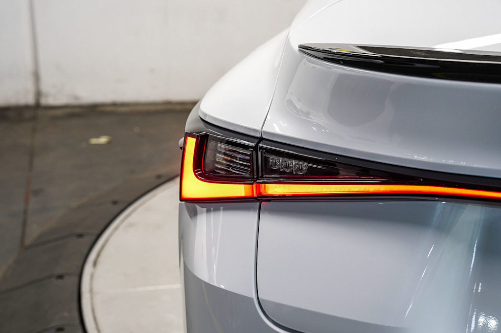 Thumbnail: 2025 Lexus ES - 23