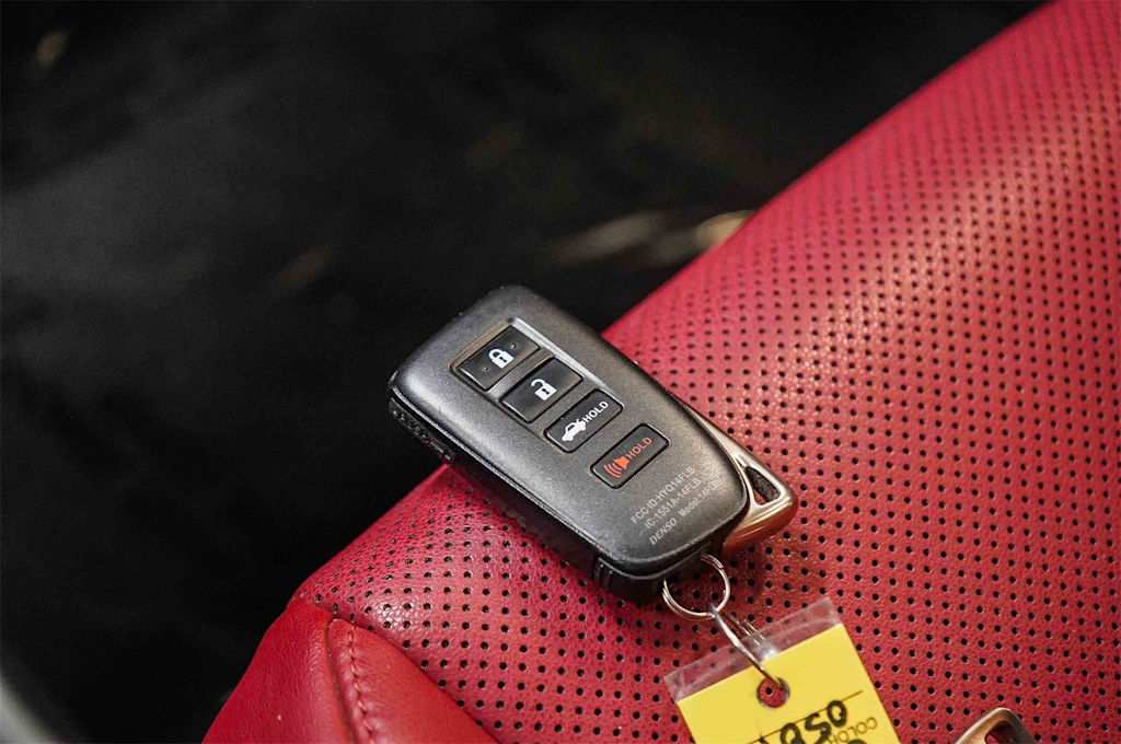 Thumbnail: 2022 Lexus IS - 16