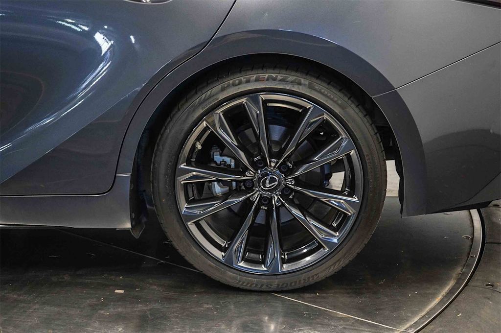 Thumbnail: 2022 Lexus IS - 22