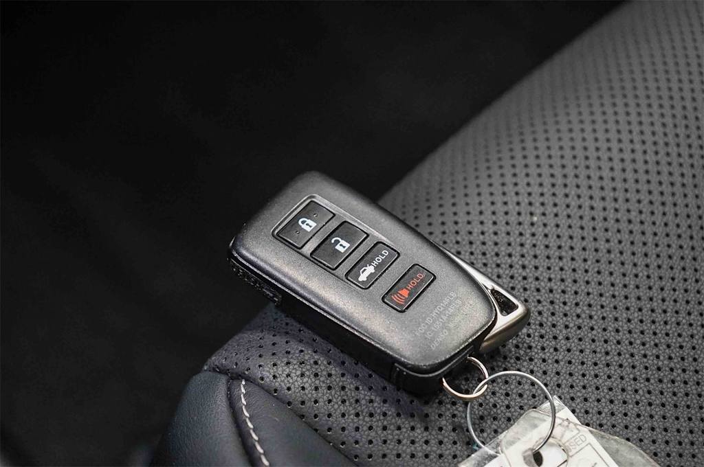 Thumbnail: 2021 Lexus IS - 17