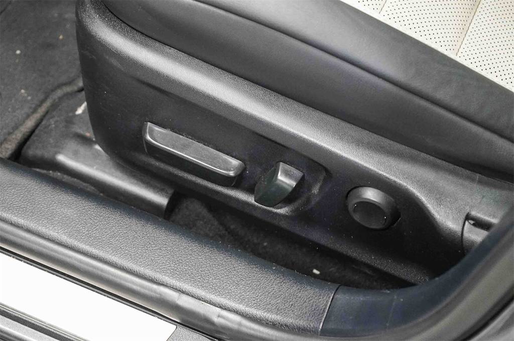 Thumbnail: 2023 Lexus IS - 27