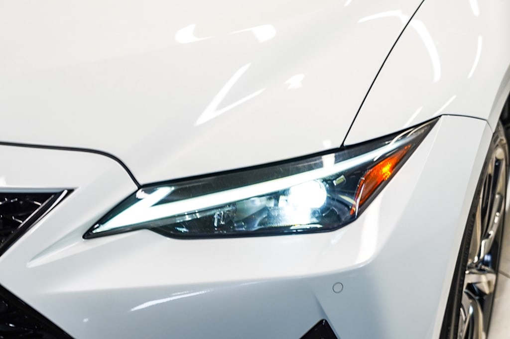 2022 Lexus IS 350 18