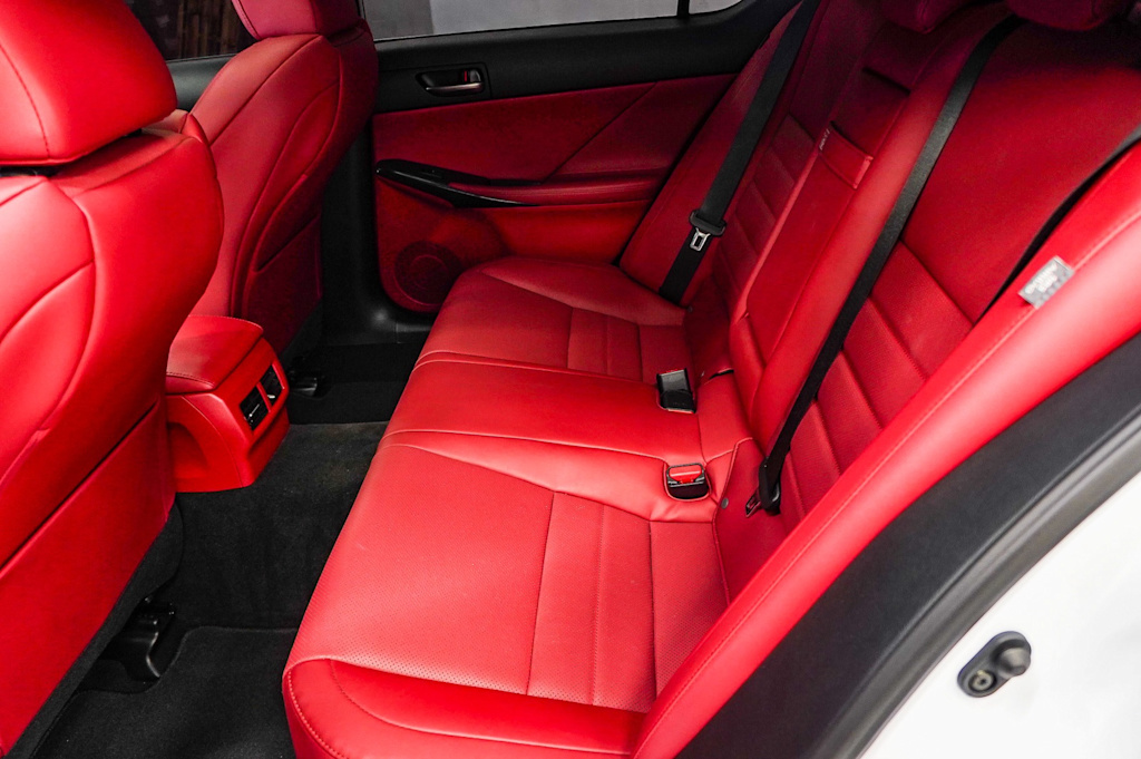 2022 Lexus IS 350 11