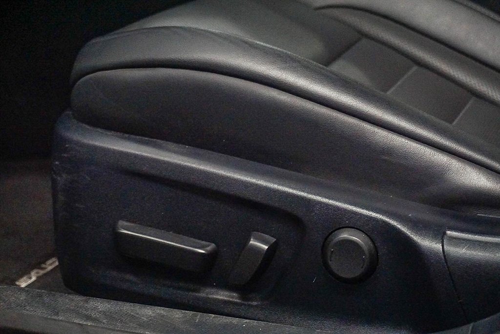 Thumbnail: 2021 Lexus IS - 26