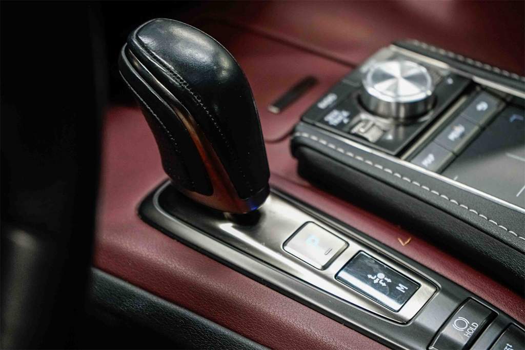 Thumbnail: 2018 Lexus LC - 15