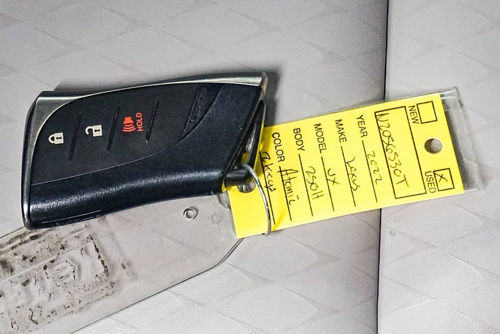 Thumbnail: 2022 Lexus UX - 16