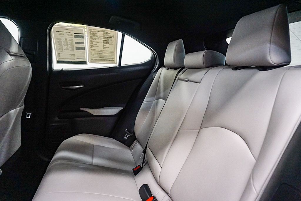 Thumbnail: 2022 Lexus UX - 11