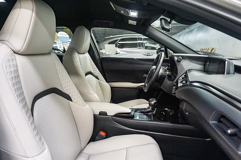 Thumbnail: 2022 Lexus UX - 9