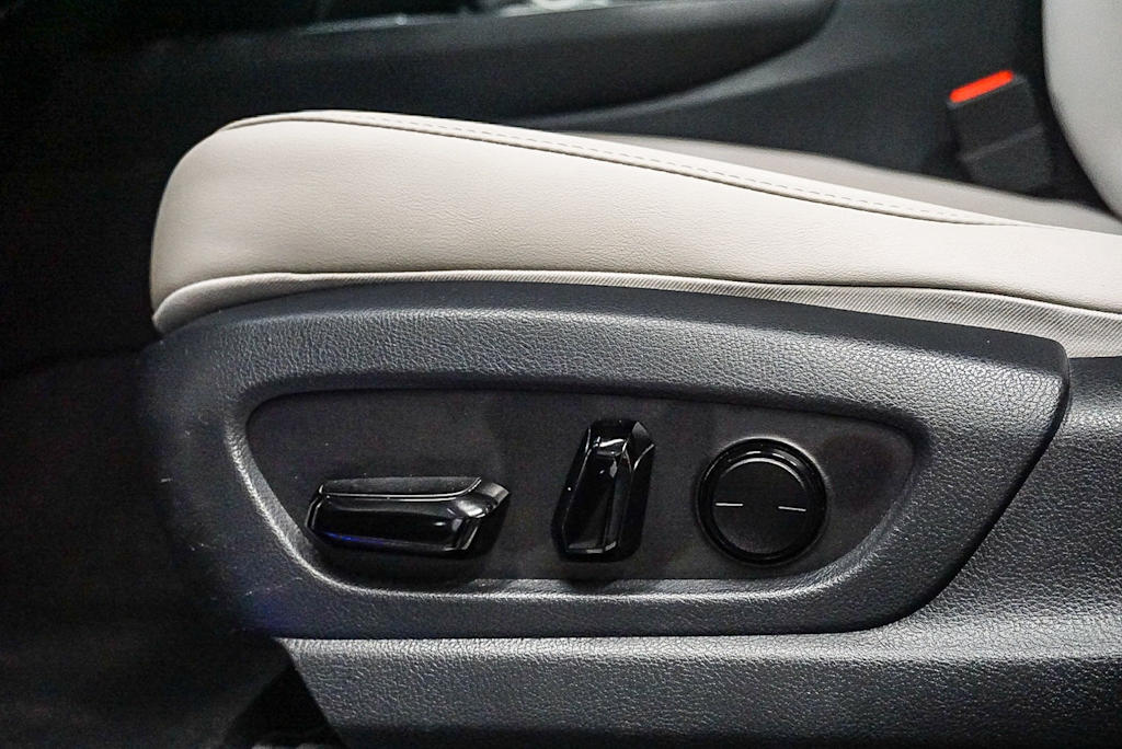 Thumbnail: 2022 Lexus UX - 24