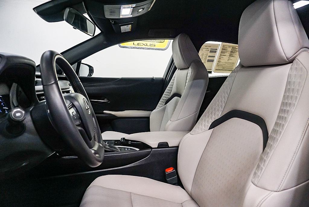 Thumbnail: 2022 Lexus UX - 10