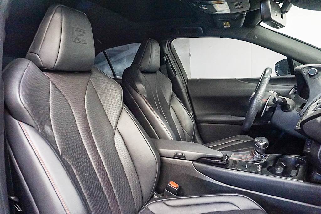 Thumbnail: 2019 Lexus UX - 8