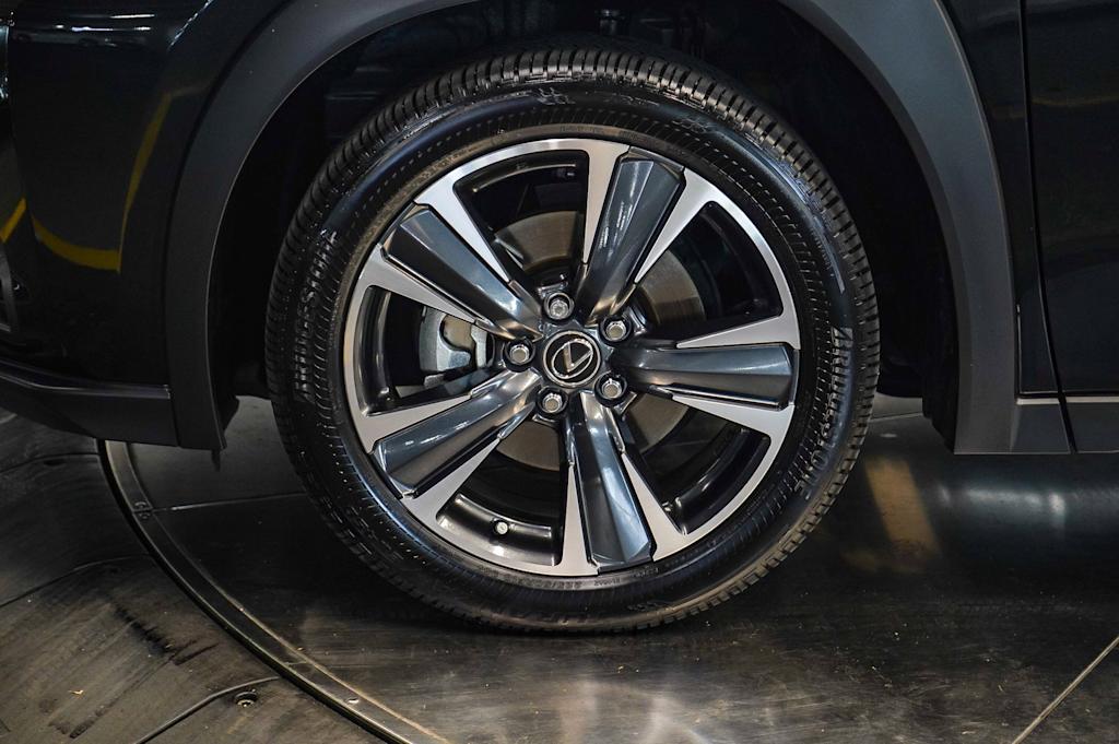 Thumbnail: 2025 Lexus UX - 5