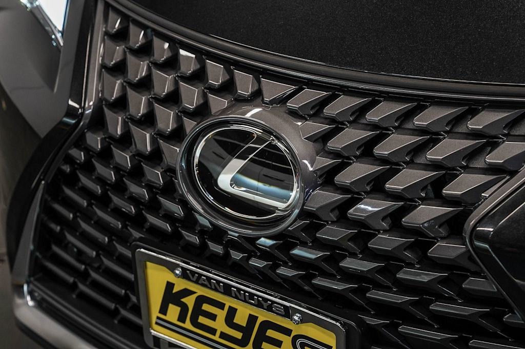 Thumbnail: 2026 Lexus UX - 5
