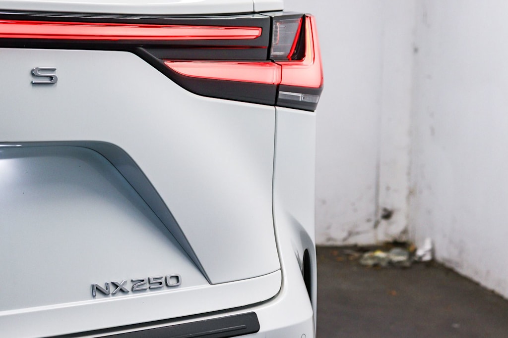 Thumbnail: 2025 Lexus ES - 5