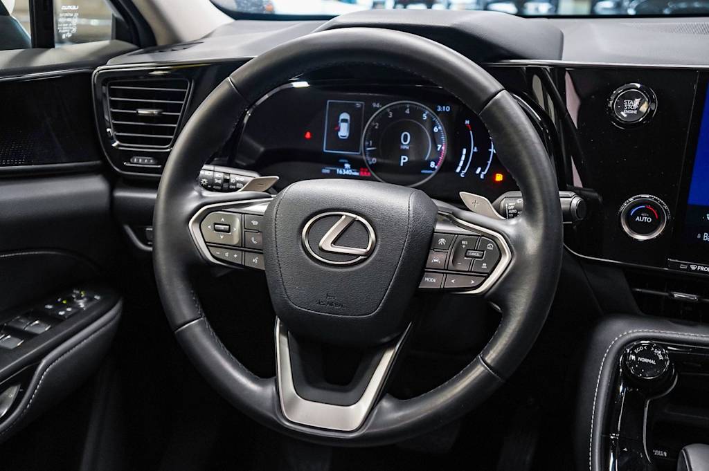 Thumbnail: 2025 Lexus ES - 8