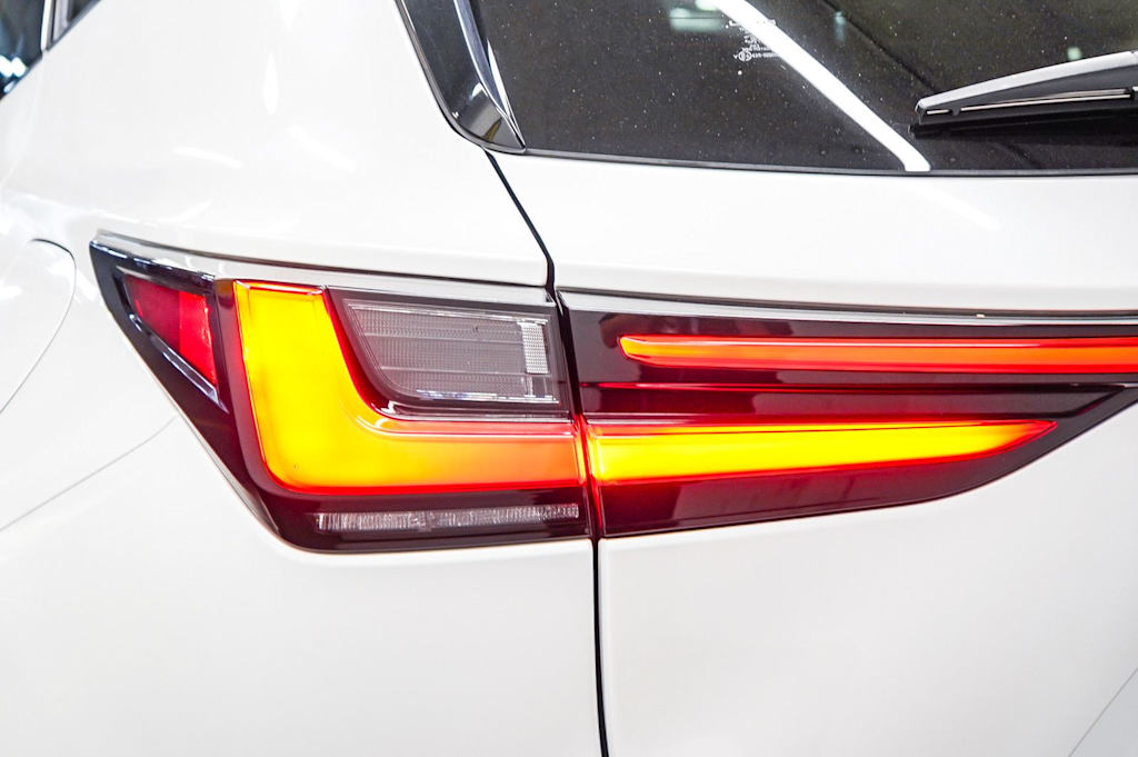 Thumbnail: 2025 Lexus ES - 21