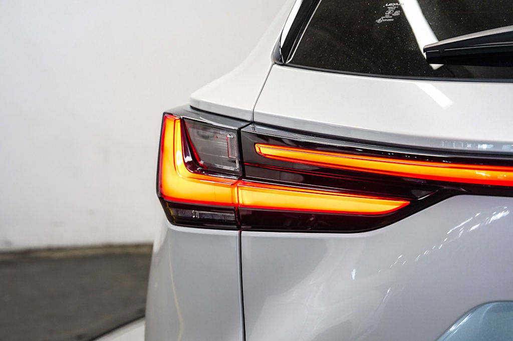 Thumbnail: 2025 Lexus ES - 19