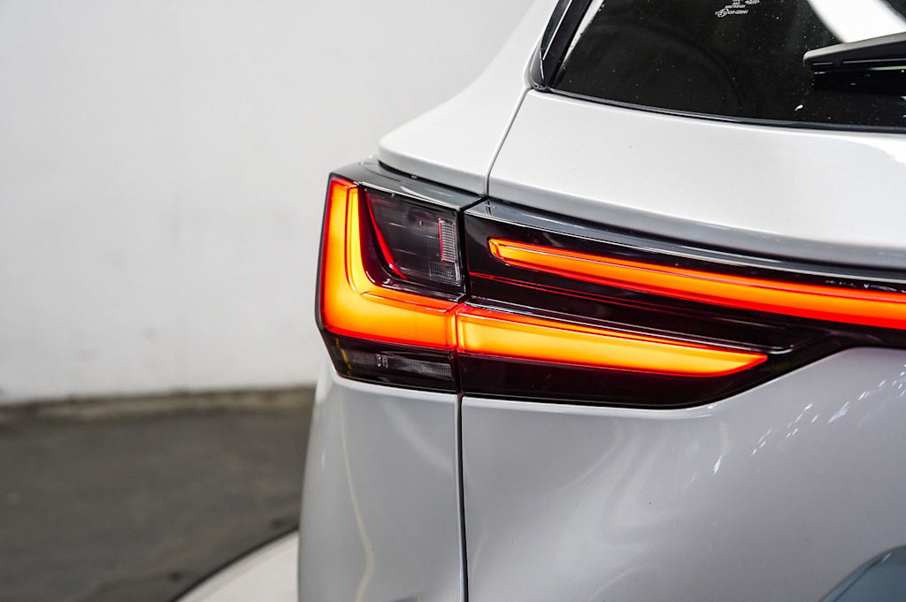 Thumbnail: 2024 Lexus ES - 23