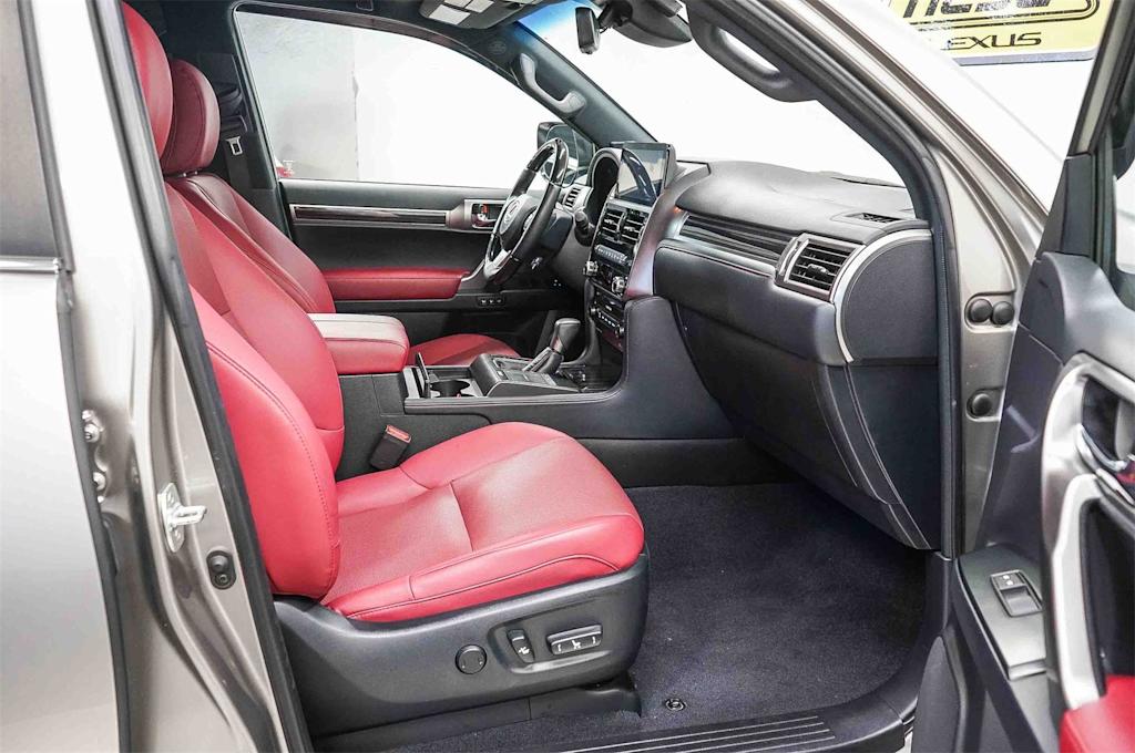 Thumbnail: 2023 Lexus GX - 10