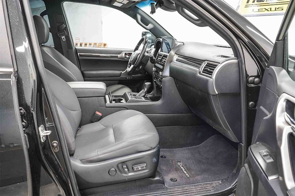 Thumbnail: 2023 Lexus GX - 10