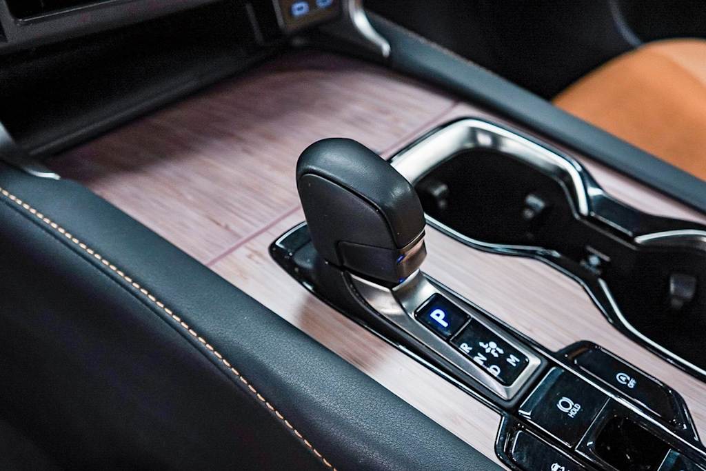 Thumbnail: 2024 Lexus RX - 15