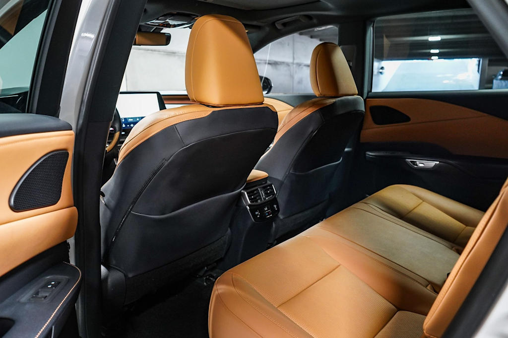 Thumbnail: 2025 Lexus RX - 12