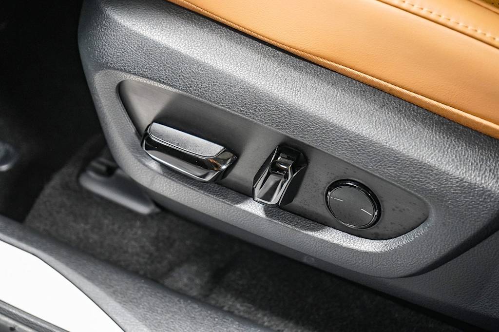 Thumbnail: 2025 Lexus RX - 28