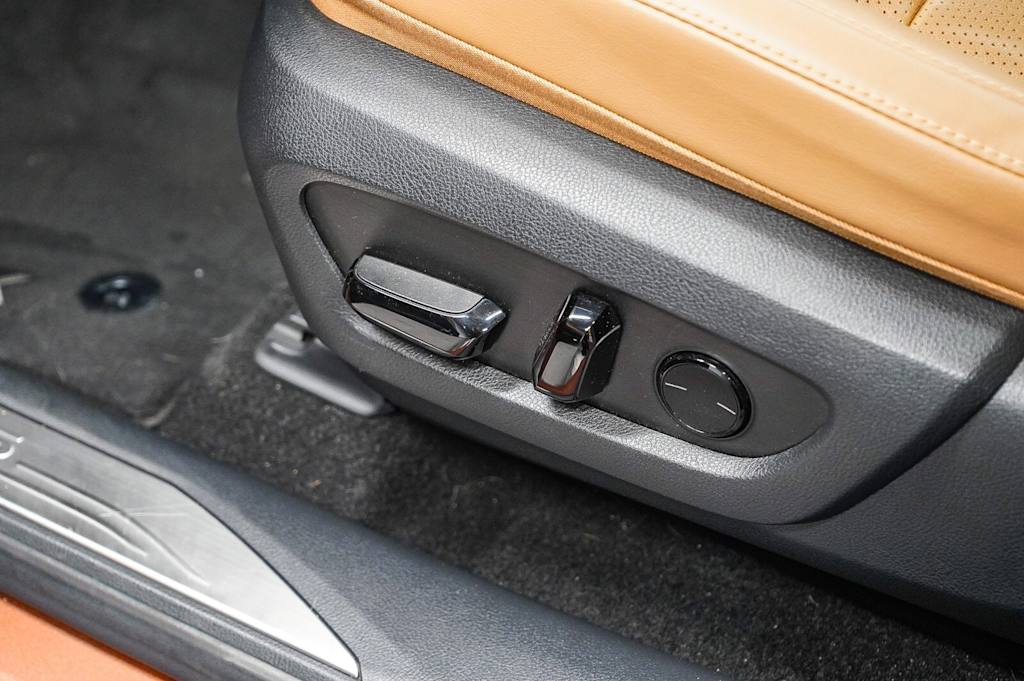 Thumbnail: 2023 Lexus RX - 27