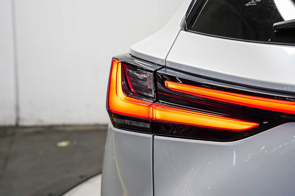 Thumbnail: 2024 Lexus ES - 24