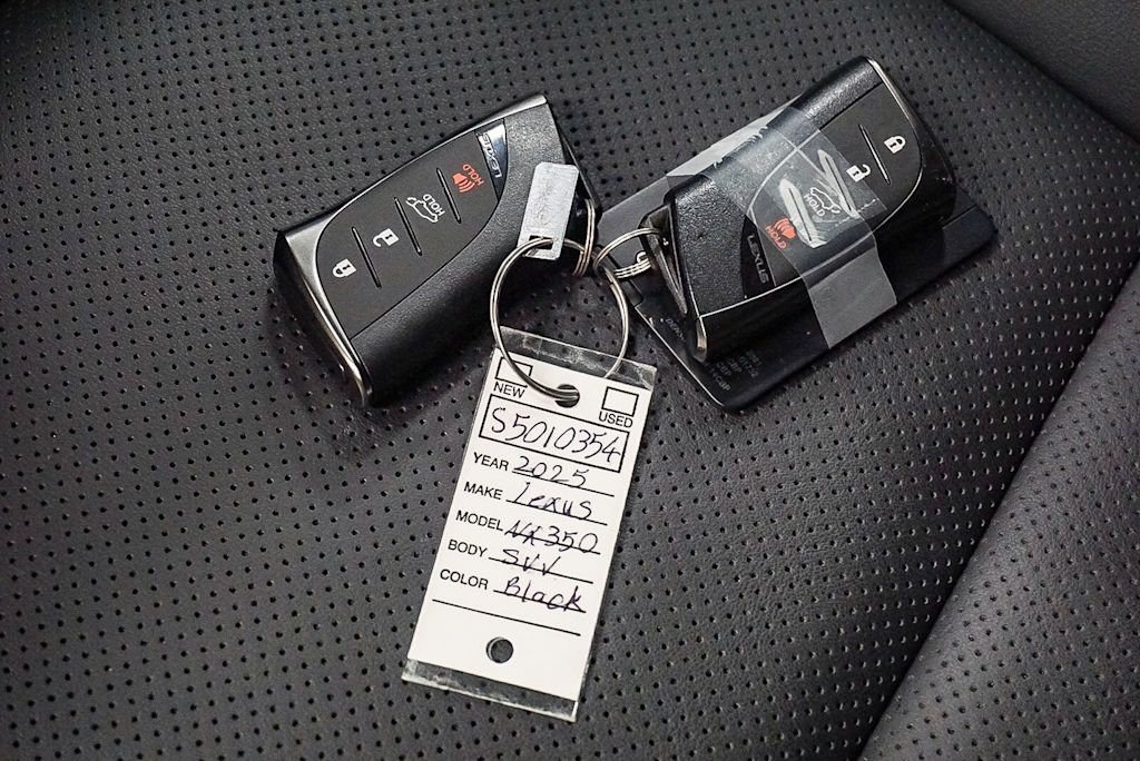 Thumbnail: 2025 Lexus ES - 13