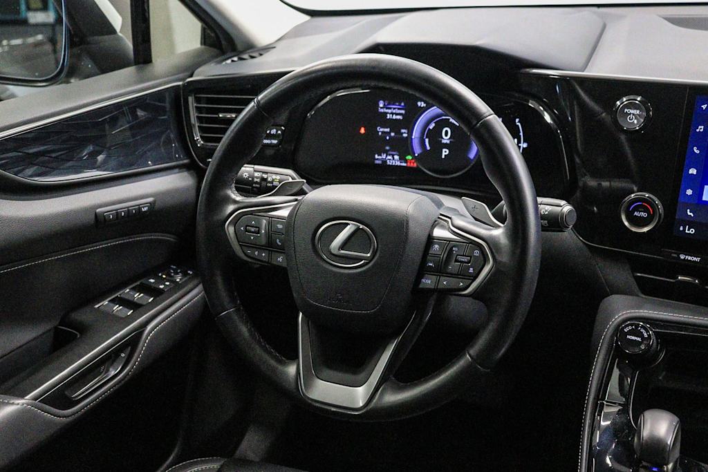 Thumbnail: 2024 Lexus ES - 8