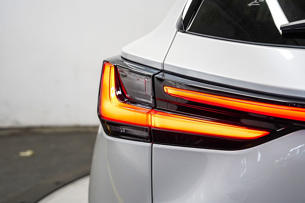Thumbnail: 2024 Lexus ES - 23