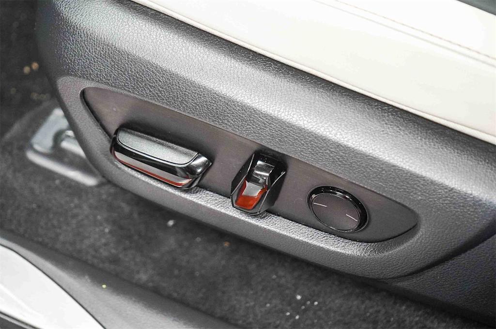 Thumbnail: 2024 Lexus ES - 29