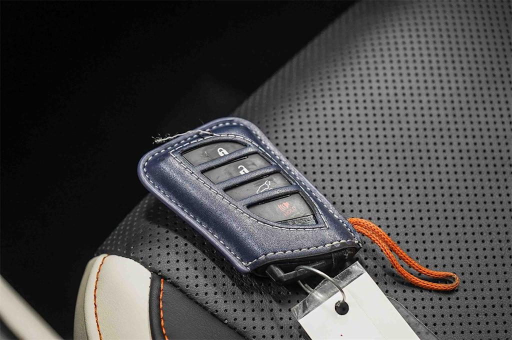 Thumbnail: 2024 Lexus ES - 18