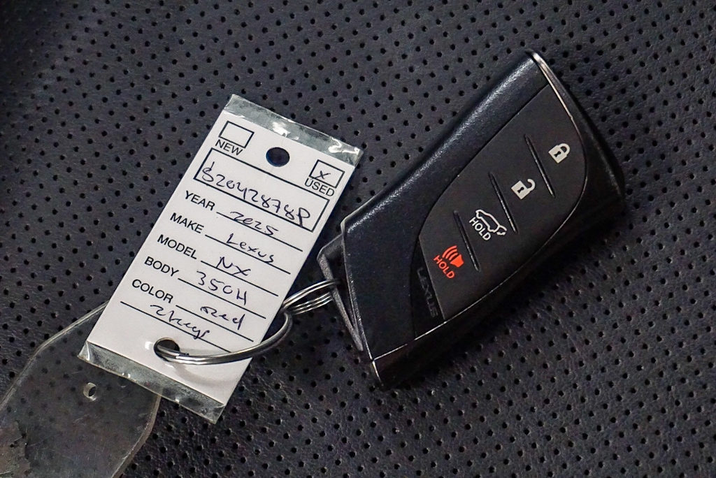 Thumbnail: 2025 Lexus ES - 16