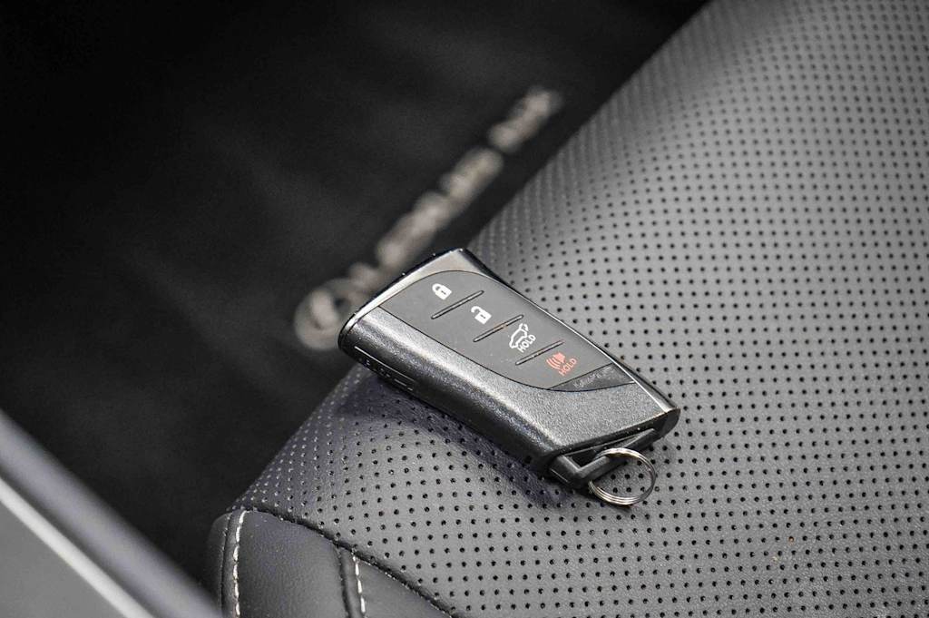 Thumbnail: 2025 Lexus ES - 16