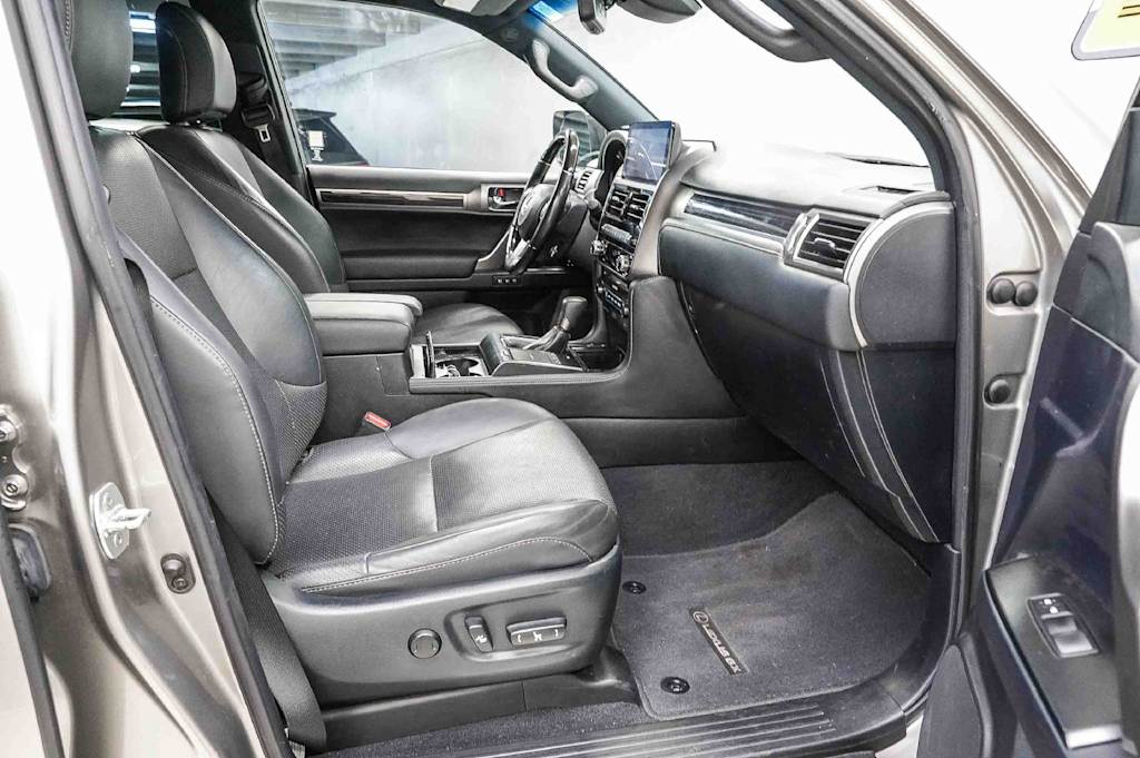 Thumbnail: 2023 Lexus GX - 10