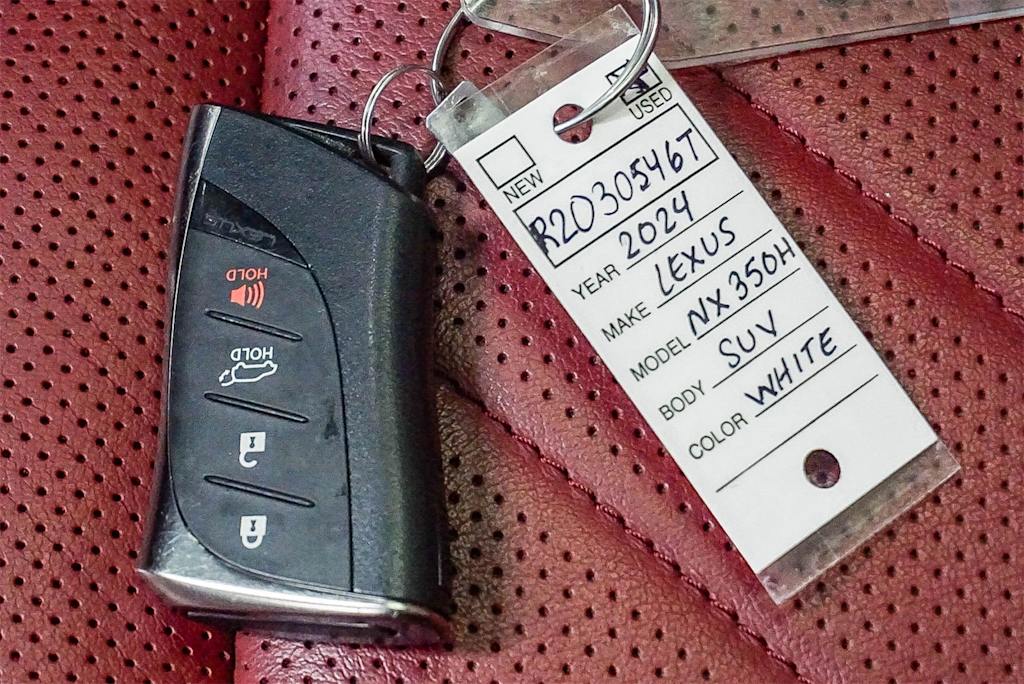 Thumbnail: 2024 Lexus ES - 30