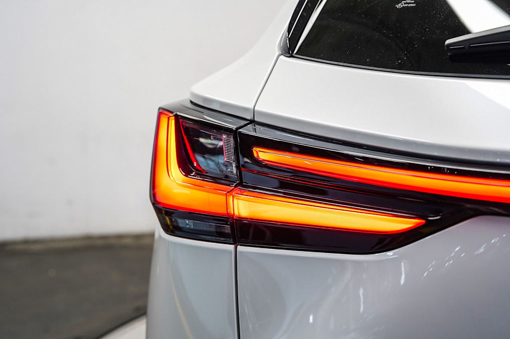 Thumbnail: 2025 Lexus ES - 23