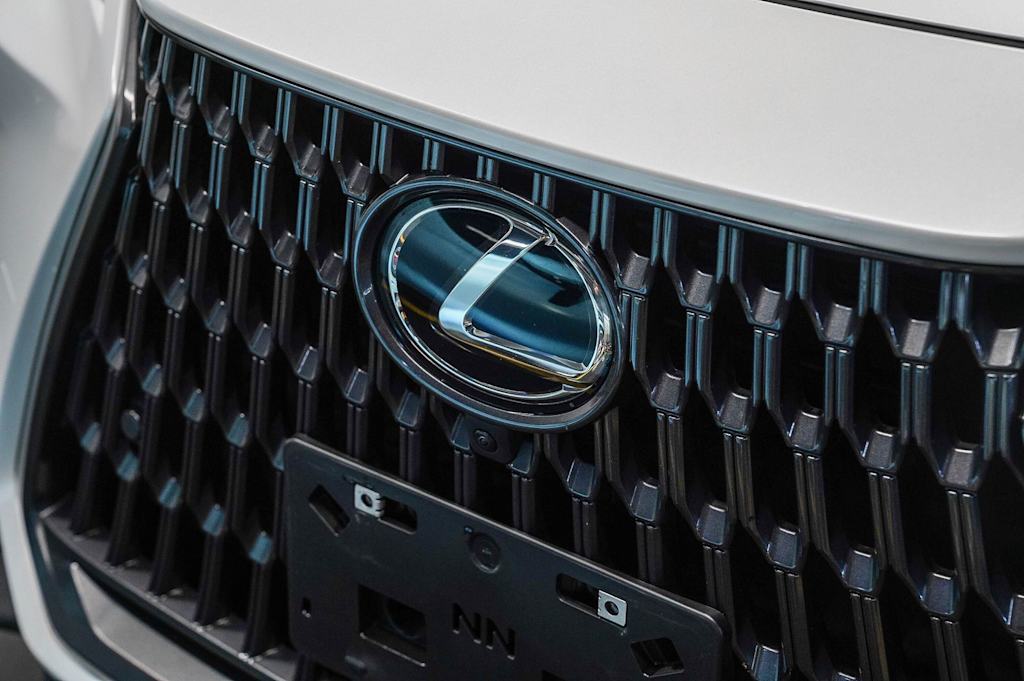 Thumbnail: 2024 Lexus ES - 5