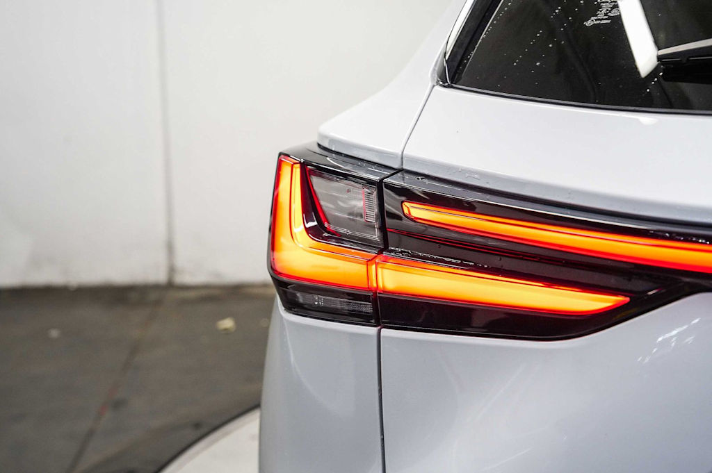 Thumbnail: 2024 Lexus ES - 21